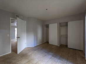 12221 W Bell Rd in Surprise, AZ - Foto de edificio - Building Photo