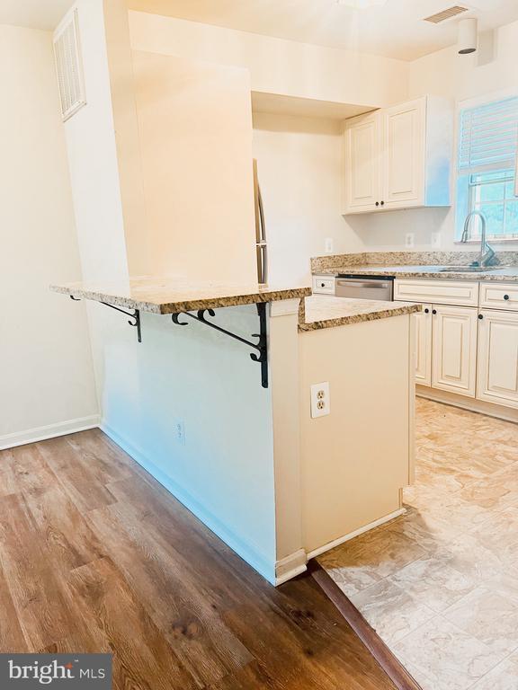 1401 E Abingdon Dr, Unit 6 in Alexandria, VA - Building Photo - Building Photo