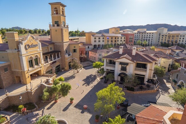30 Strada Di Villaggio in Henderson, NV - Building Photo - Building Photo