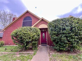 231 N Waterford Oaks Dr in Cedar Hill, TX - Building Photo