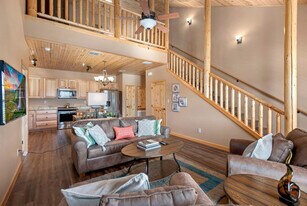 1554 Gruene Rd, Unit SI ID1385477P in New Braunfels, TX - Building Photo