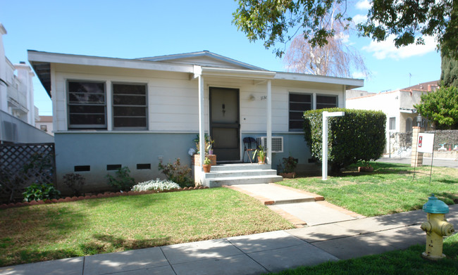 1136 Huntington Dr in South Pasadena, CA - Foto de edificio - Building Photo