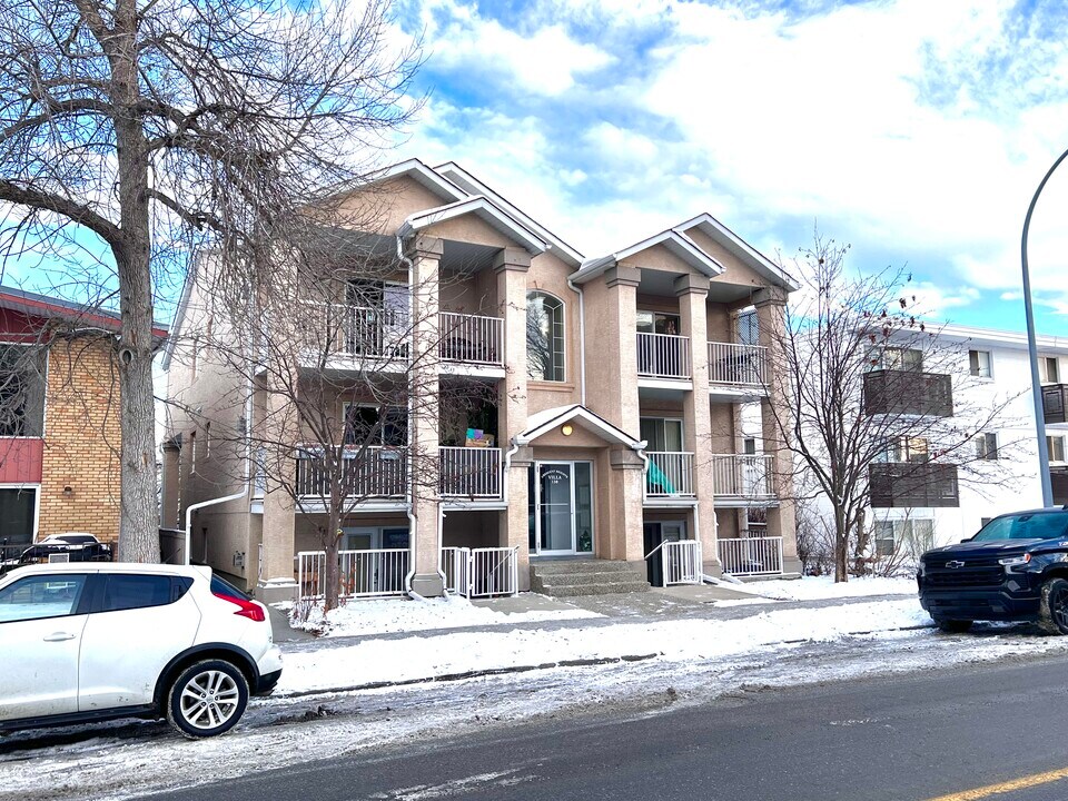 Crescent Heights Villa in Calgary, AB - Building Photo