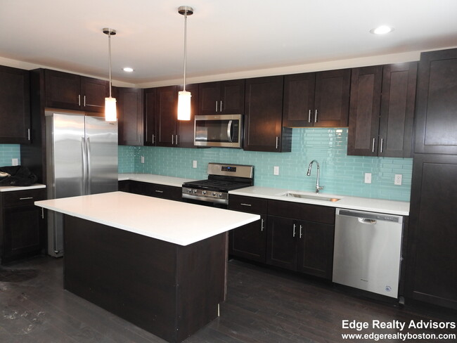 476 Fulton St, Unit 1 in Medford, MA - Foto de edificio - Building Photo