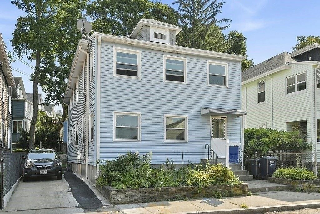 36 Thingvalla Ave in Cambridge, MA - Building Photo