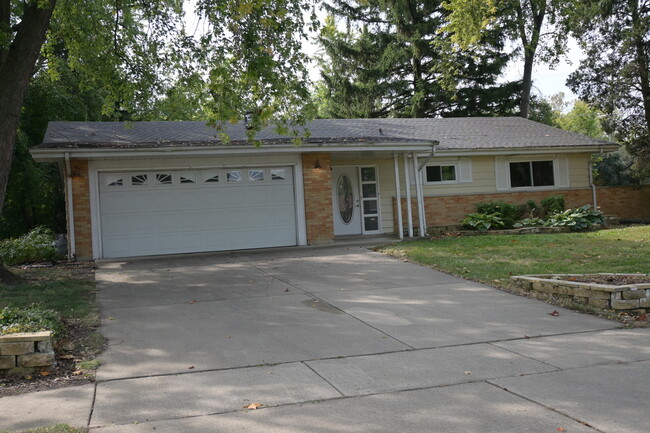 property at 21W371 Ahlstrand Rd