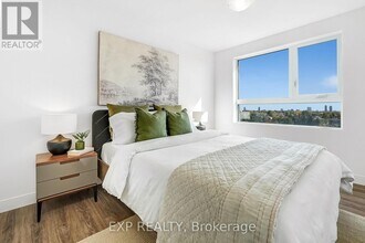 100 Manett Crescent in Brampton, ON - Building Photo - Building Photo