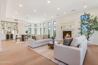 252 Capri Dr in Simi Valley, CA - Building Photo - Building Photo