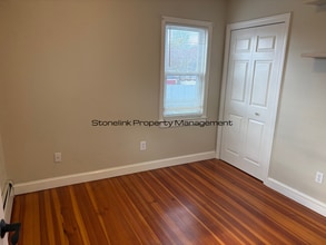 293 State St in Bristol, RI - Building Photo - Building Photo