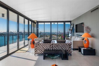 1000 Venetian Way in Miami Beach, FL - Foto de edificio - Building Photo