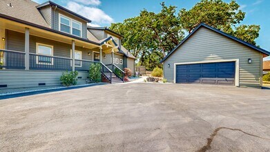 9901 Old Camp Ln in Windsor, CA - Building Photo - Building Photo
