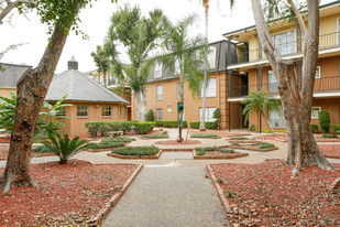 Diamond Hill at Westheimer Apartments