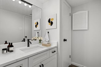 Hazelwood Forest Apartments in Hazelwood, MO - Building Photo - Building Photo