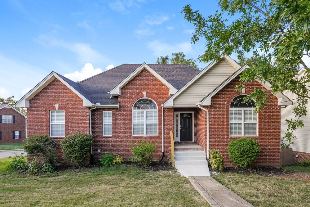 278 Iris Dr in Hendersonville, TN - Foto de edificio