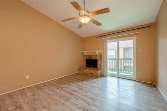 10555 Turtlewood Ct in Houston, TX - Building Photo - Building Photo