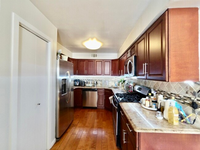 475 Teal Plaza in Secaucus, NJ - Building Photo - Building Photo