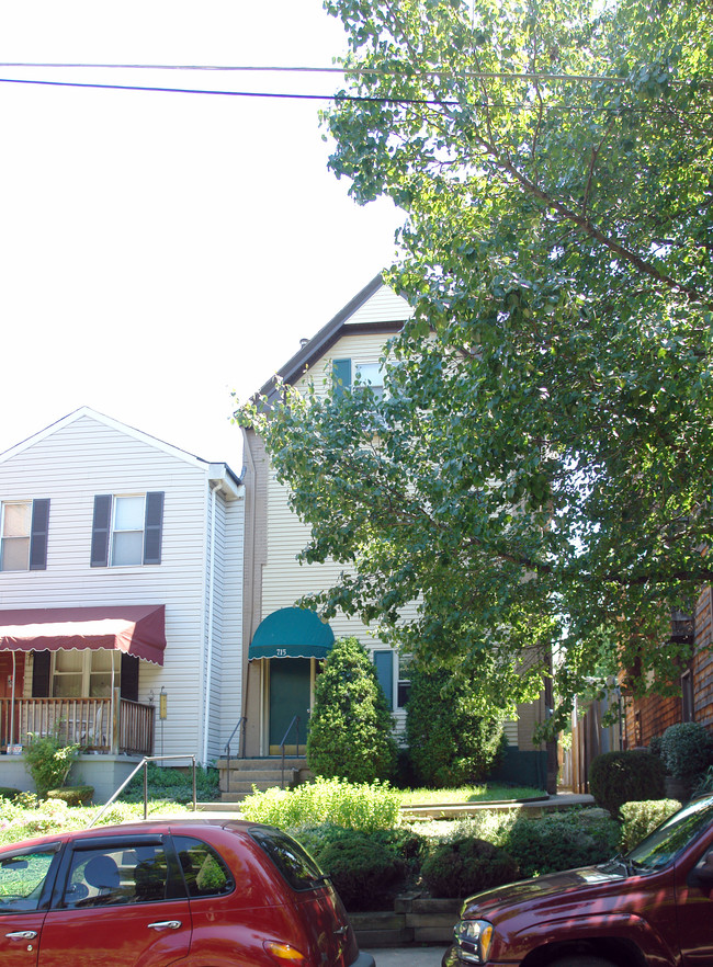 715 Bellefonte St in Pittsburgh, PA - Building Photo - Building Photo