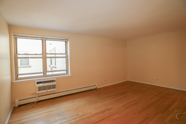 2835 N Cambridge Ave, Unit #214 in Chicago, IL - Building Photo - Building Photo