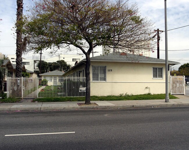 115 W Chevy Chase Dr in Glendale, CA - Foto de edificio - Building Photo