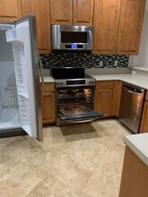 7643 Bristol Cir in Naples, FL - Building Photo - Building Photo