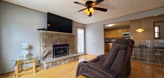 712 County Rd 33, Unit B in Quinte West, ON - Building Photo
