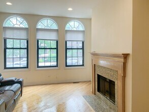 2510 N Southport Ave, Unit 1 in Chicago, IL - Building Photo - Building Photo