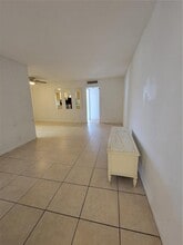 1100 NE 1st Ct, Unit 302 in Hallandale Beach, FL - Building Photo - Building Photo