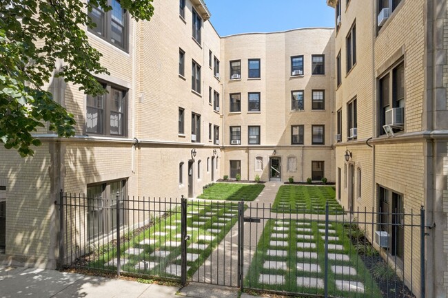 4513 N Paulina St, Unit 4500-1N in Chicago, IL - Foto de edificio - Building Photo