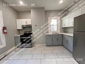 33 Lexington Ave in Jersey City, NJ - Building Photo - Building Photo