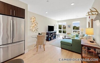 1975 Massachusetts Ave in Cambridge, MA - Building Photo - Building Photo