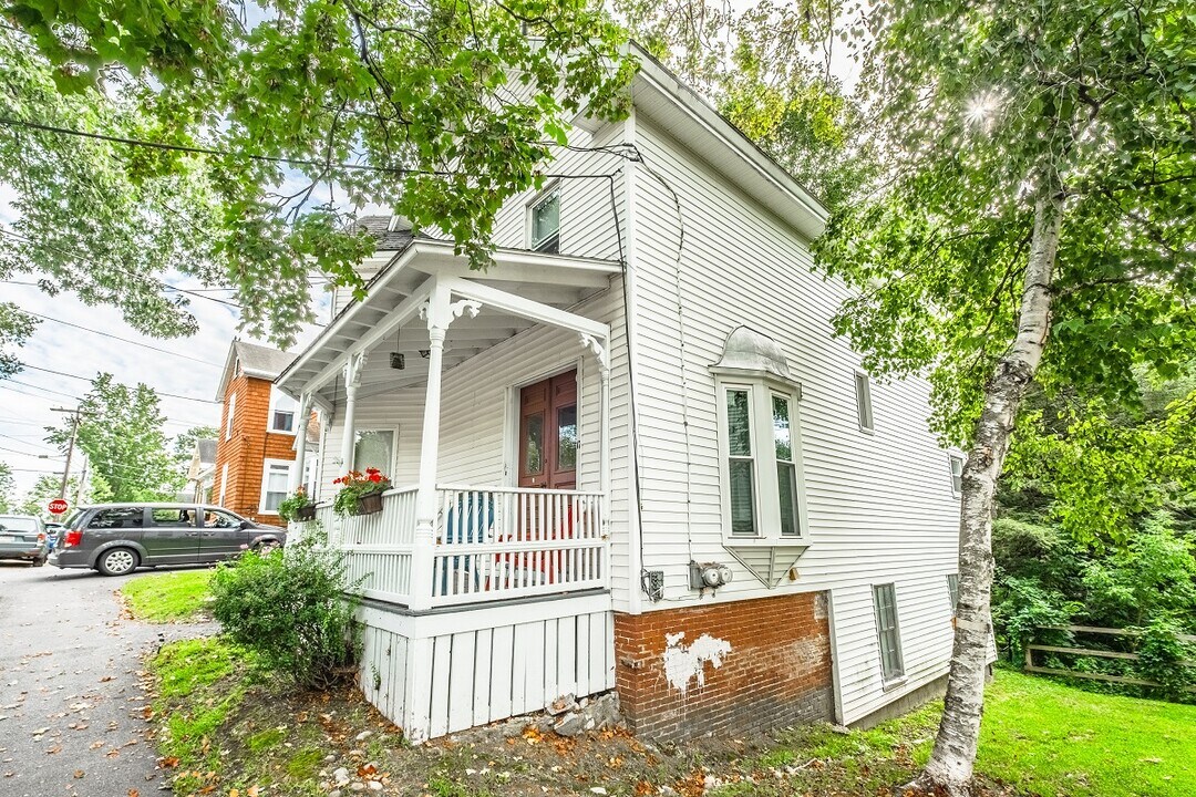 17-19 Tahanto Street in Concord, NH - Building Photo