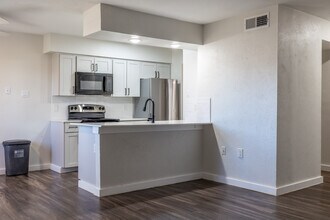 Oakline Apartments in Richardson, TX - Building Photo - Interior Photo