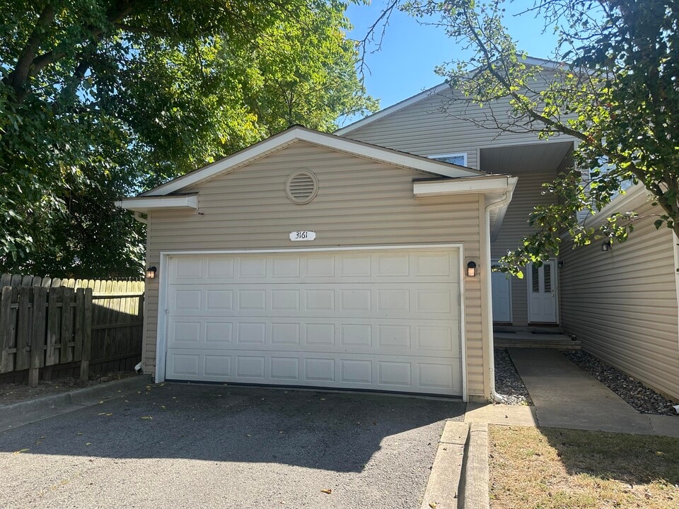 3161 Kassab Ln in Commerce Township, MI - Building Photo