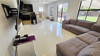 10032 NW 87th Terrace in Doral, FL - Building Photo - Building Photo