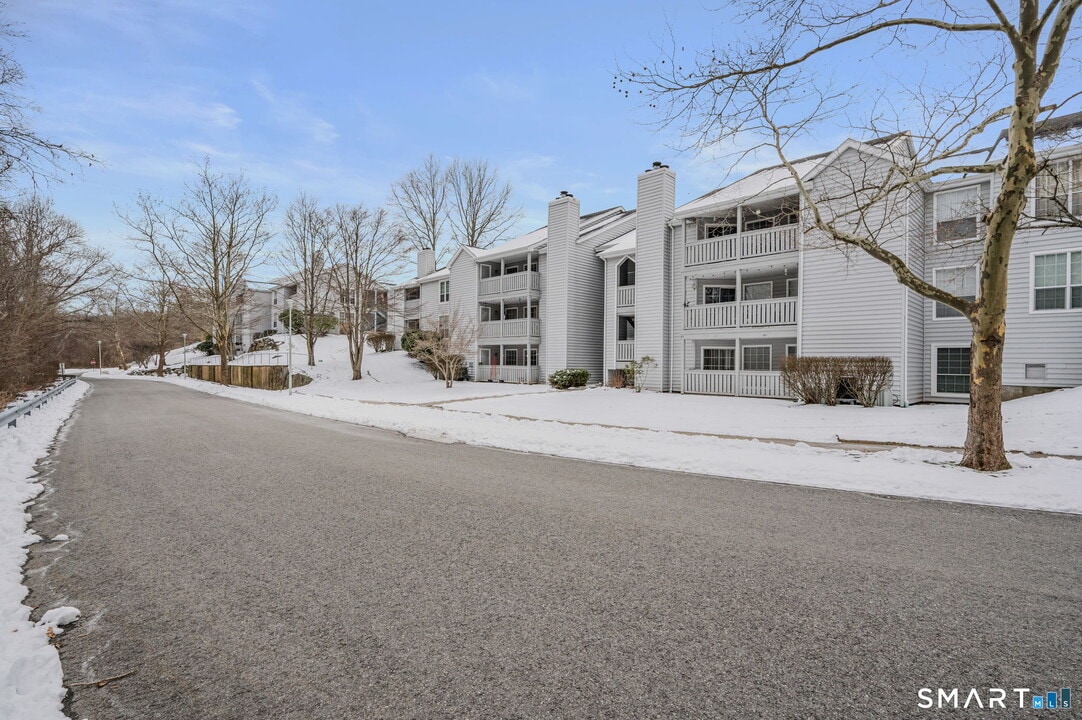 55 Leafwood Ln in Groton, CT - Building Photo