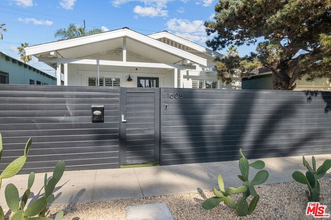 1605 Cabrillo Ave in Los Angeles, CA - Building Photo - Building Photo