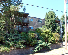 Whitman Apartments in Seattle, WA - Building Photo - Building Photo