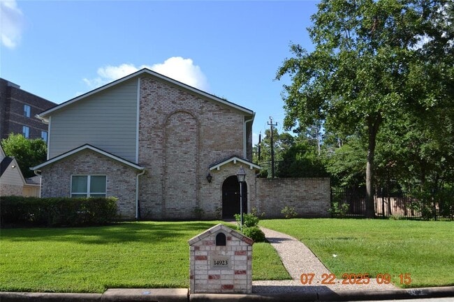 property at 14923 Perthshire Rd