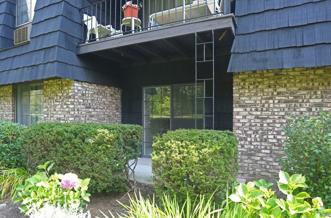 Bethlehem Terrace in Slingerlands, NY - Foto de edificio - Building Photo