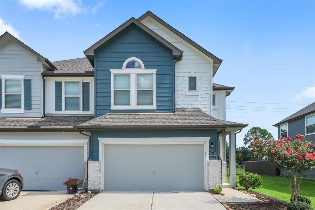 7325 Hinsdale Dr in Pasadena, TX - Foto de edificio