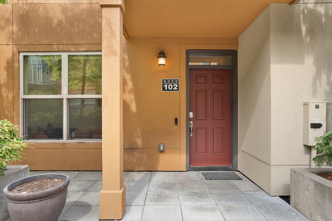 6273 NE Carillion Dr in Hillsboro, OR - Foto de edificio