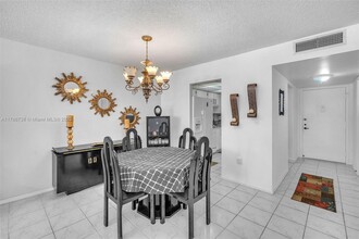 1400 St Charles Pl in Pembroke Pines, FL - Foto de edificio - Building Photo