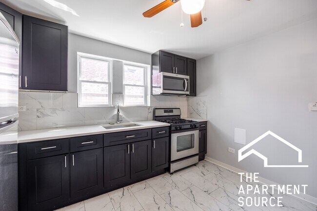 5128 W Henderson St, Unit 3 in Chicago, IL - Building Photo - Building Photo