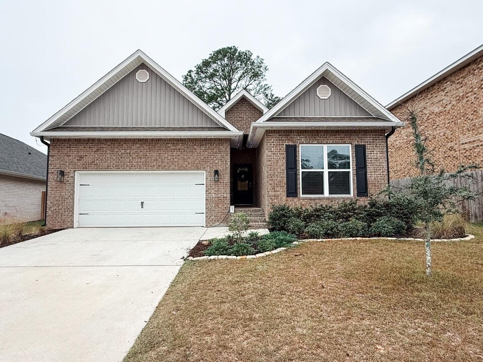 97 Eagles Nest Dr in Freeport, FL - Building Photo