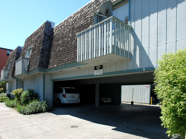 Clement Apartments in Santa Rosa, CA - Building Photo - Building Photo