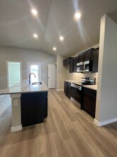 7111 Anticline Ct in Midland, TX - Foto de edificio - Building Photo