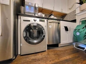 1056 W Lill Ave, Unit A04W in Chicago, IL - Building Photo - Building Photo