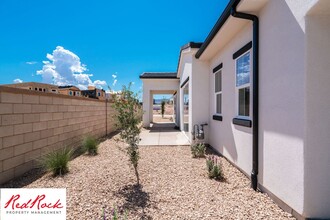 737 W Claystone Dr in Saint George, UT - Building Photo - Building Photo