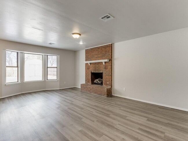 5933 N Redmond Ave in Warr Acres, OK - Building Photo - Building Photo