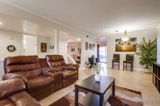 9044 Capcano Rd in San Diego, CA - Foto de edificio - Building Photo